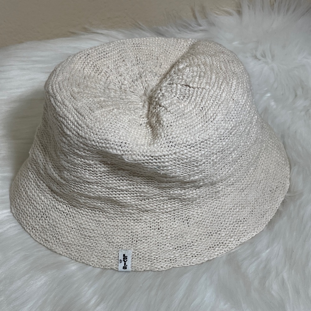 Levi’s Cream Bucket Hat